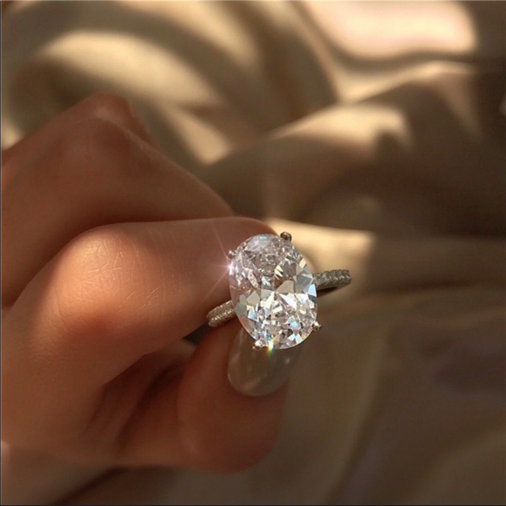 Large Oval White Sapphire Ring - Picture 4 of 6